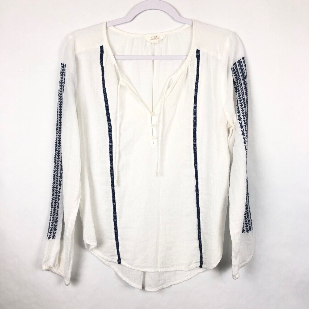 Sun & Shadow Womens Peasant Blouse Size S White Embroidered BG-23